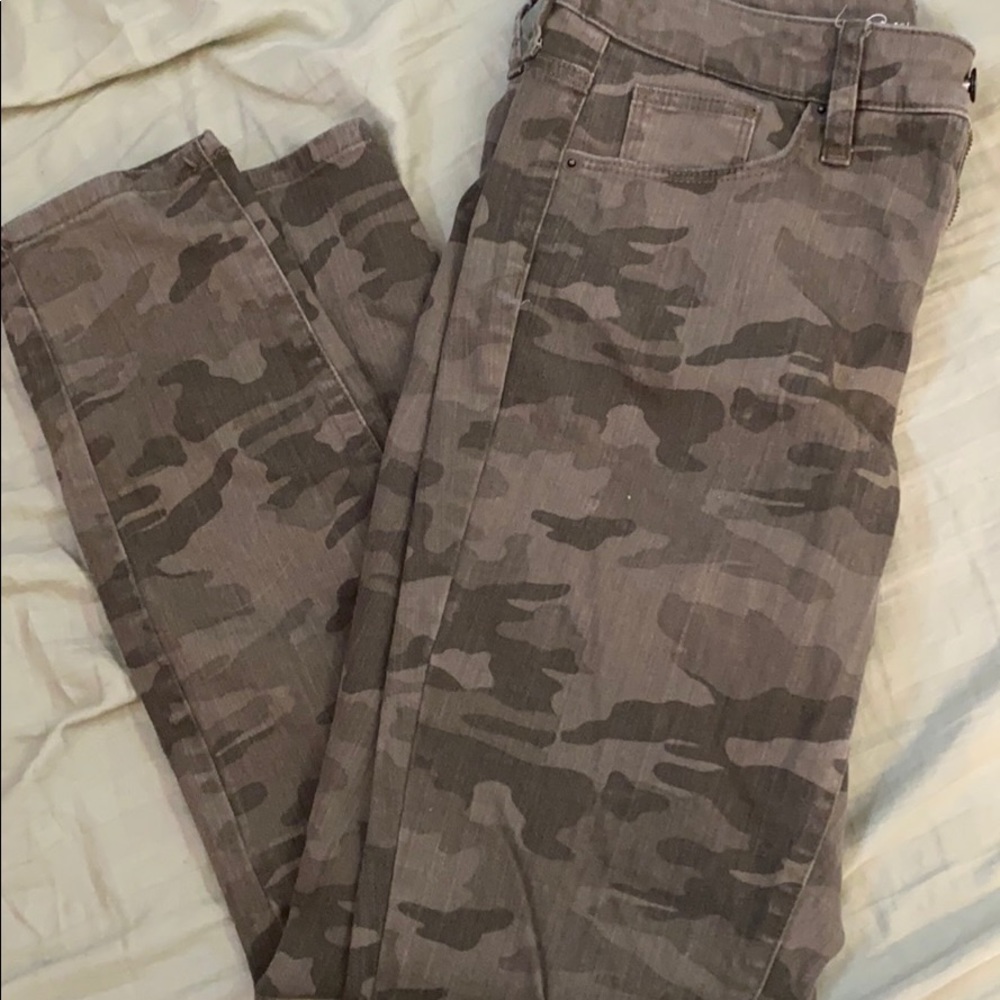 Camo skinny jeans